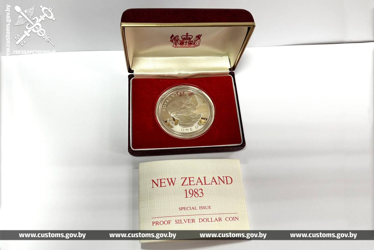 Витебская таможня передала в музей артефакты, изъятые у украинца