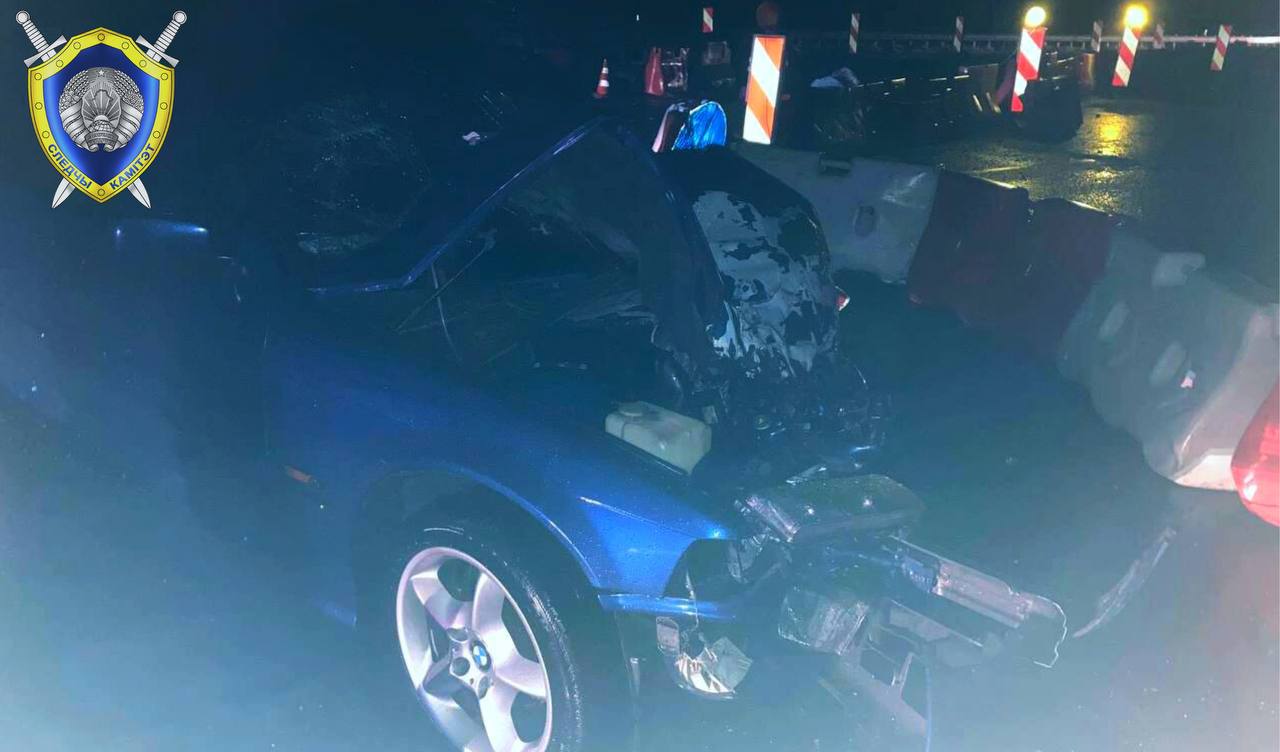 BMW влетел в Nissan на трассе М1 под Столбцами. Пострадали два человека