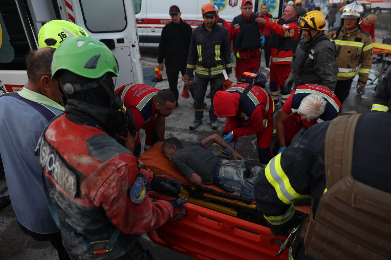 Россия ударила по Киеву. Есть погибшие и раненые