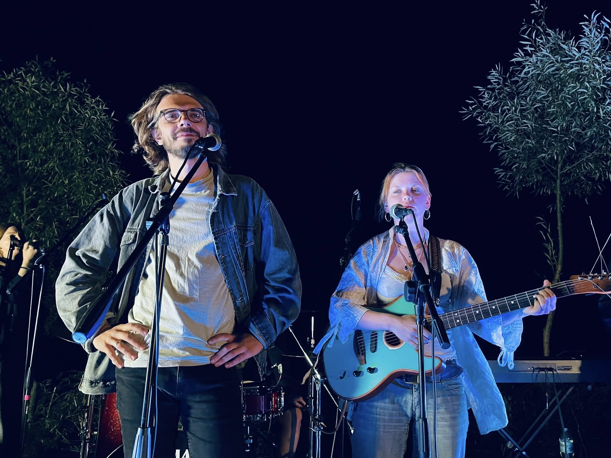 Аляксей Дзікавіцкі чытыў свае вершы на фэсце Prekupalle ў Біндзюзе пад музыку «хэві-метал» — фота