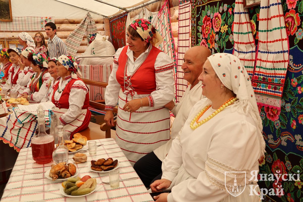 Вясельны абрад Палесся ўзнавілі на фестывалі «Мотальскiя прысмакі» - фотафакт