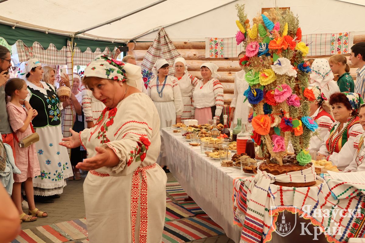 Вясельны абрад Палесся ўзнавілі на фестывалі «Мотальскiя прысмакі» - фотафакт