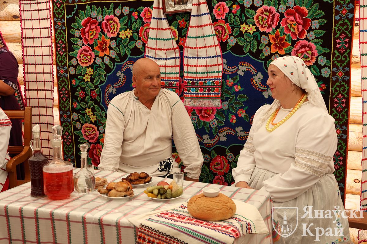 Вясельны абрад Палесся ўзнавілі на фестывалі «Мотальскiя прысмакі» - фотафакт
