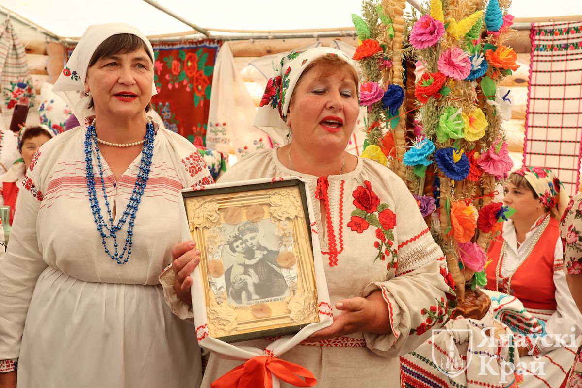 Вясельны абрад Палесся ўзнавілі на фестывалі «Мотальскiя прысмакі» - фотафакт