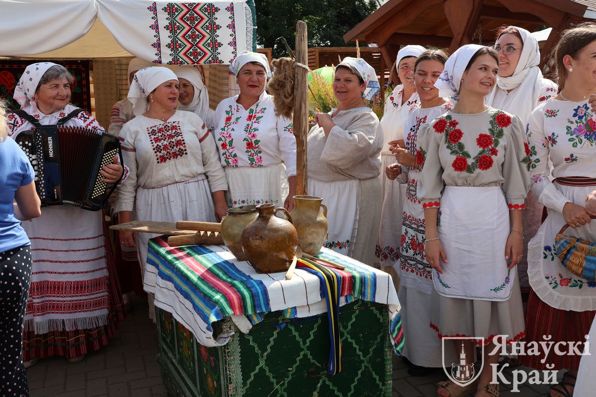 Вясельны абрад Палесся ўзнавілі на фестывалі «Мотальскiя прысмакі» - фотафакт