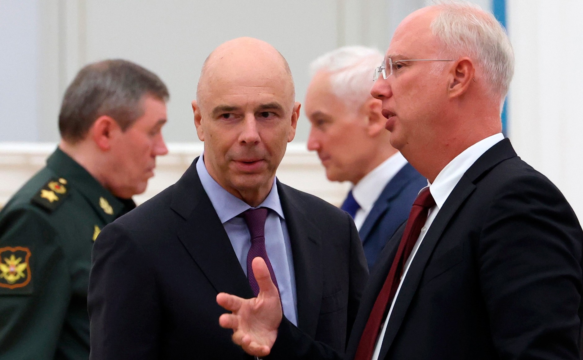 Путин провел совещание по подготовке к переговорам с Трампом