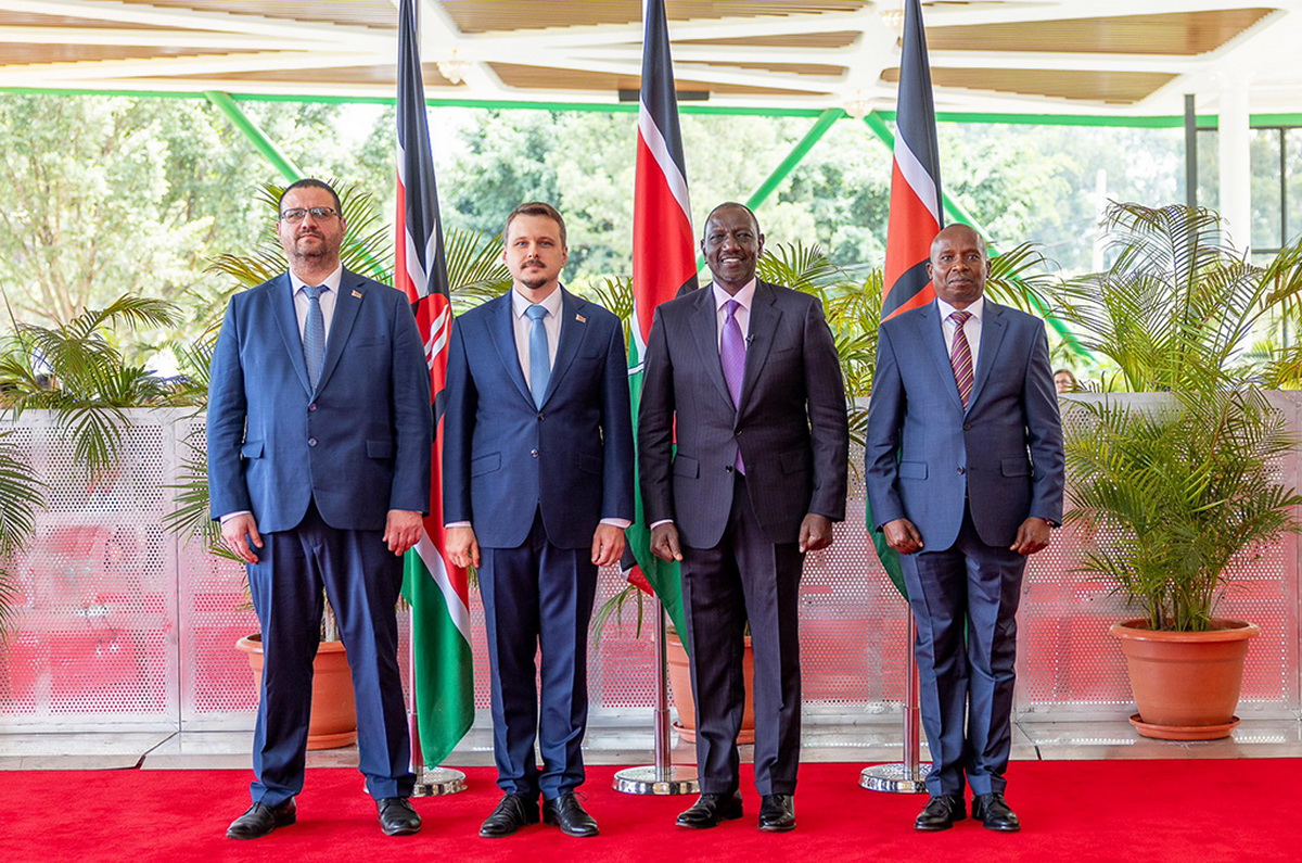 Посол Беларуси вручил верительные грамоты президенту Кении