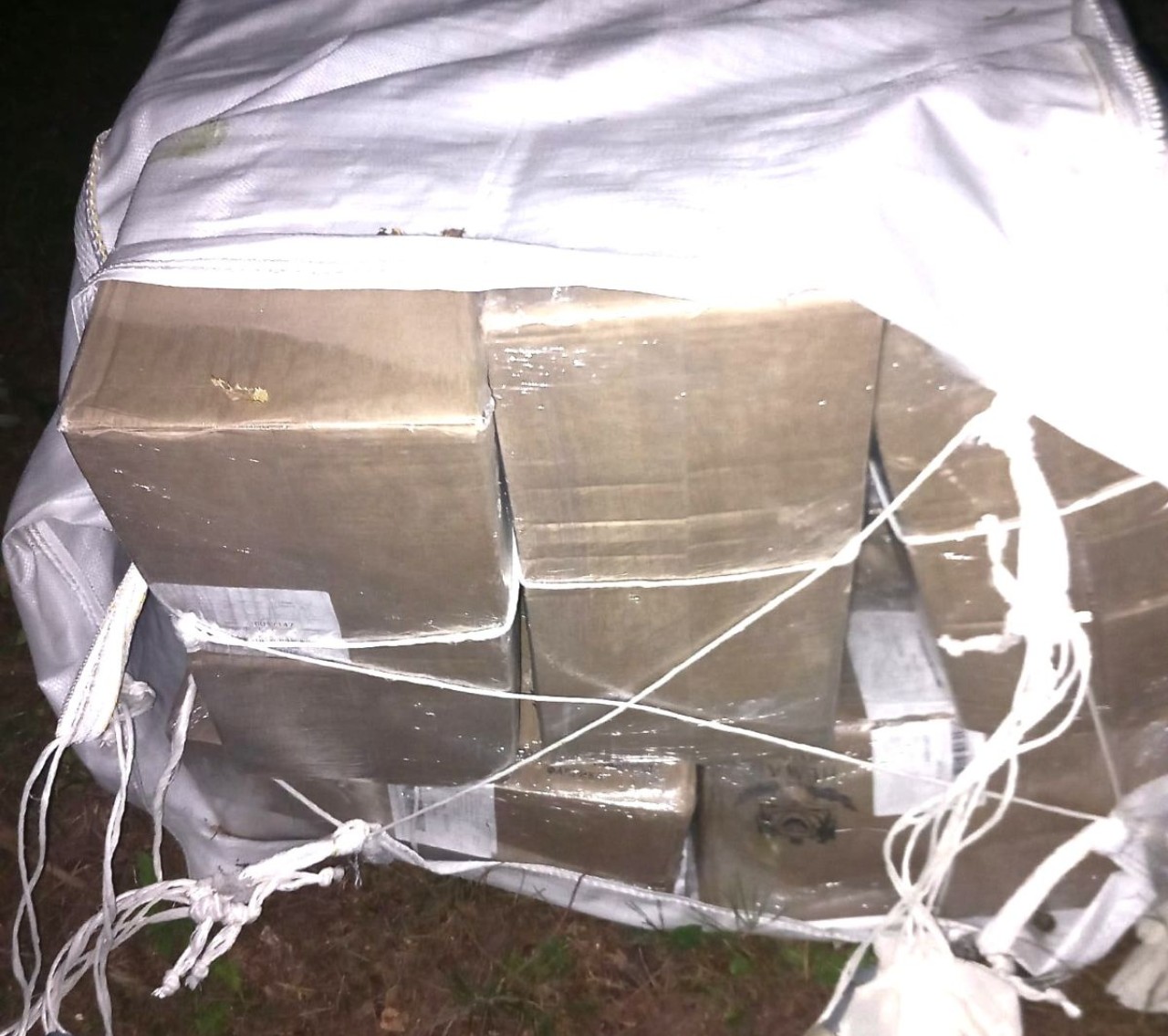 Контрабандисты соорудили системы воздушных шаров для переброски сигарет в Литву