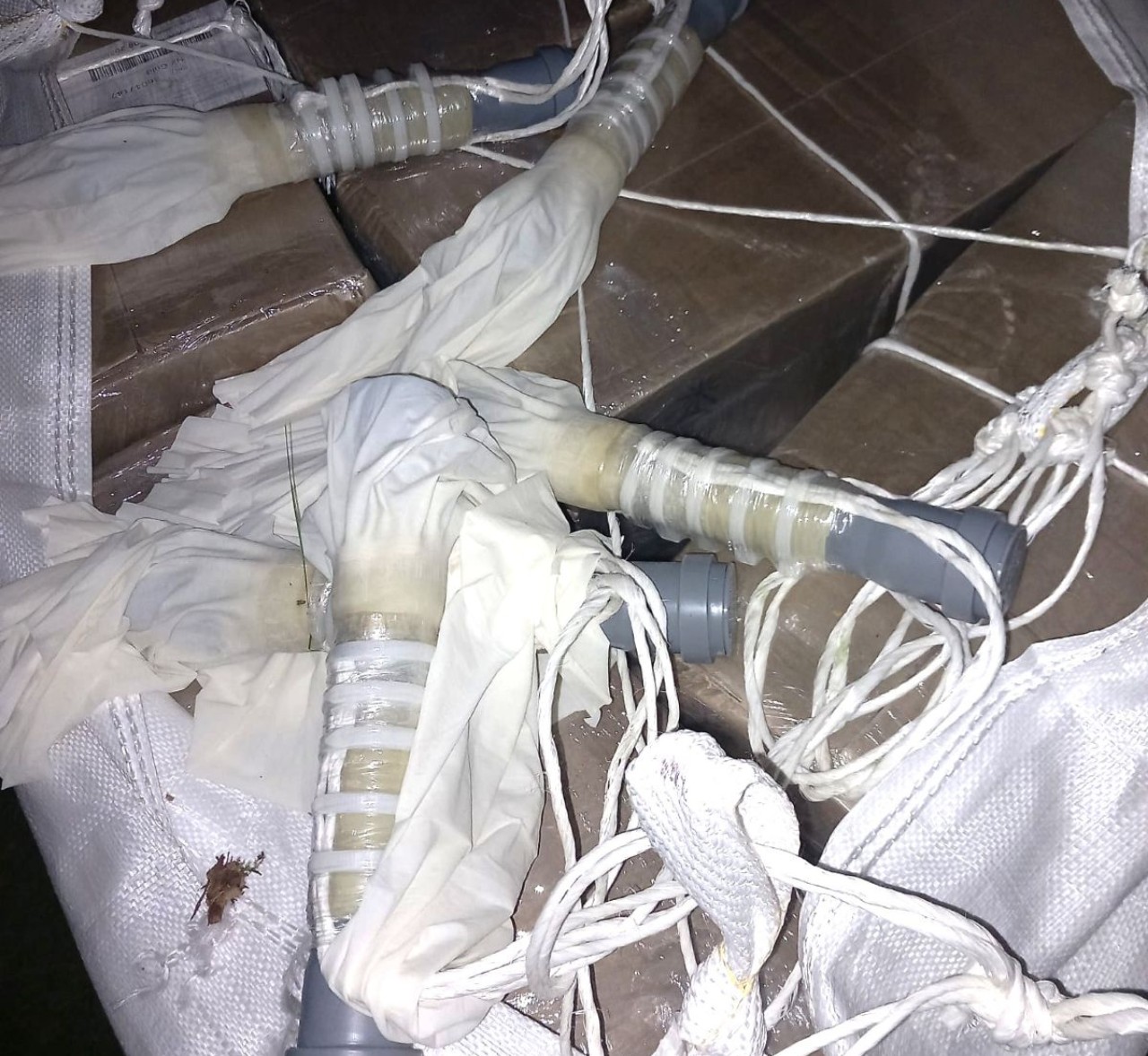 Контрабандисты соорудили системы воздушных шаров для переброски сигарет в Литву