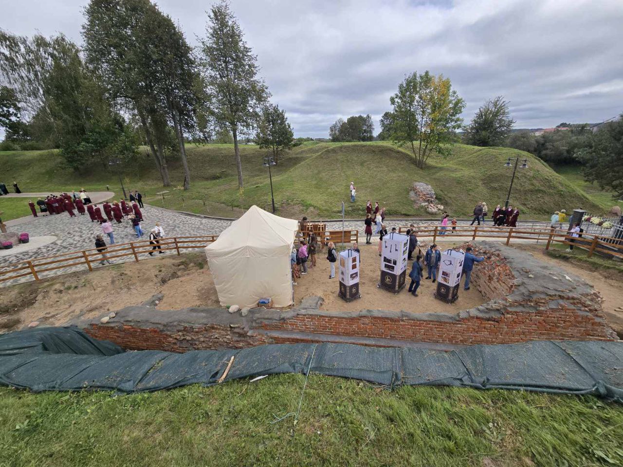 На заслаўскіх «Дажынках» археолагі прэзентавалі вынікі раскопак мясцовага гарадзішча – фотафакт