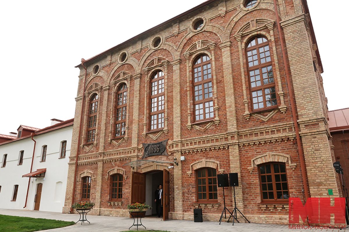 У Лошыцкім парку завяршылі рэканструкцыю будынкаў бровара і млына