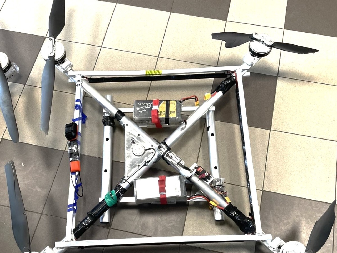 Литовские пограничники перехватили два дрона с сигаретами