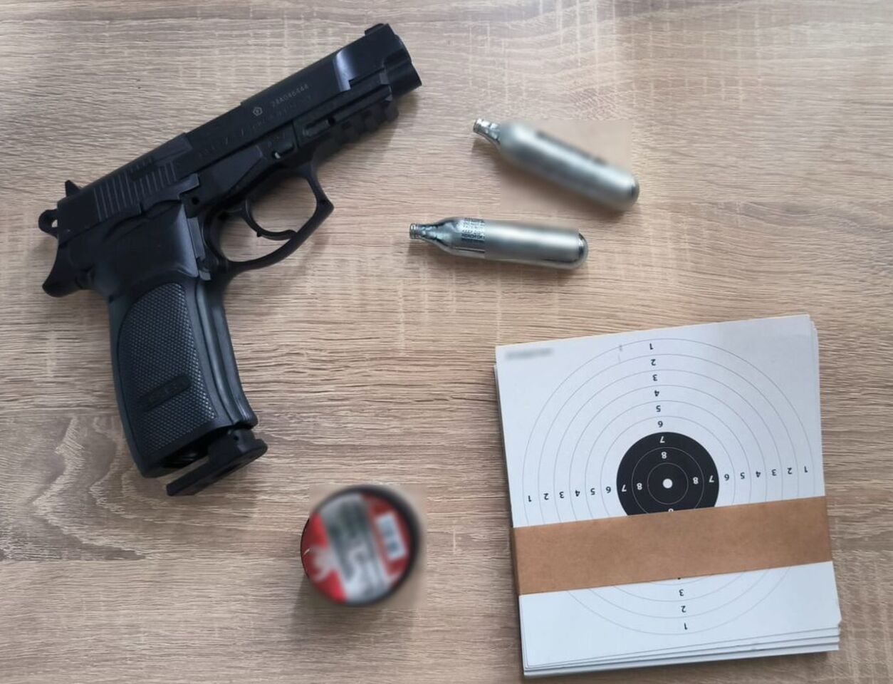 Два беларуса угрожали таксисту-нигерийцу пистолетом в Гданьске