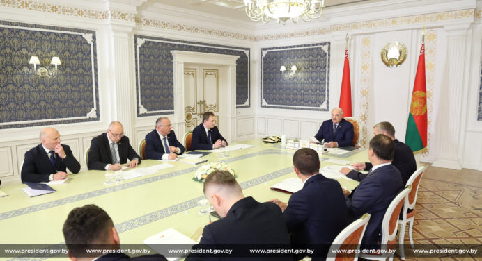 Лукашенко пожаловался, что инвестиции беларусов в криптовалюту не возвращаются в страну