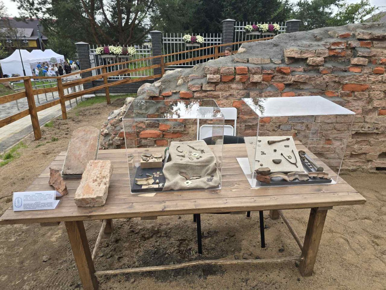 На заслаўскіх «Дажынках» археолагі прэзентавалі вынікі раскопак мясцовага гарадзішча – фотафакт