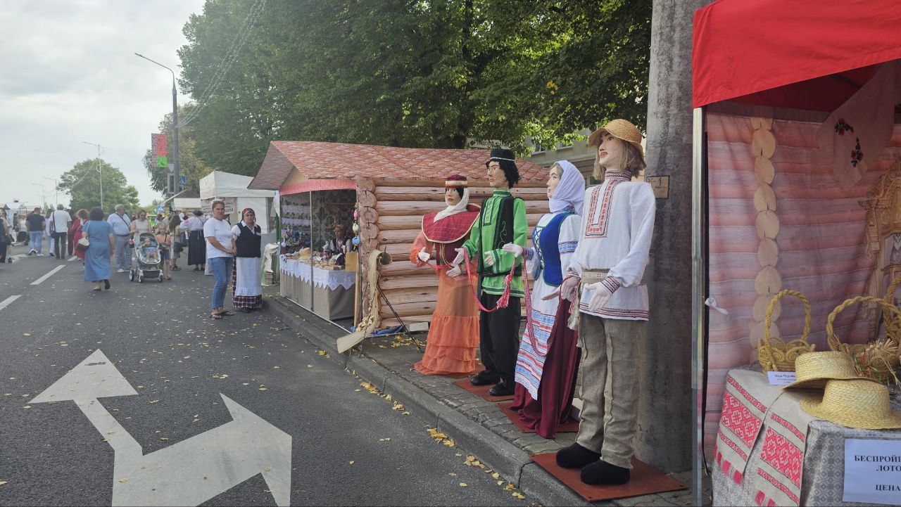 У Лідзе праходзіць Дзень беларускага пісьменства - фотафакт