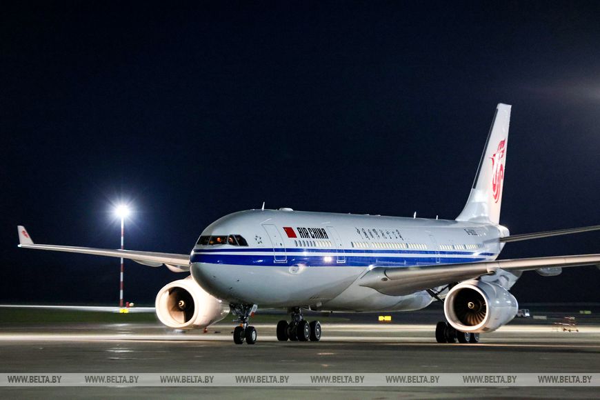 Ли Си провел краткие переговоры с главой Администрации Лукашенко