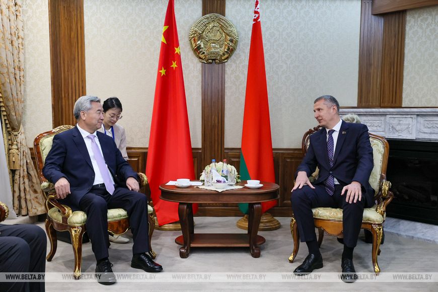 Ли Си провел краткие переговоры с главой Администрации Лукашенко