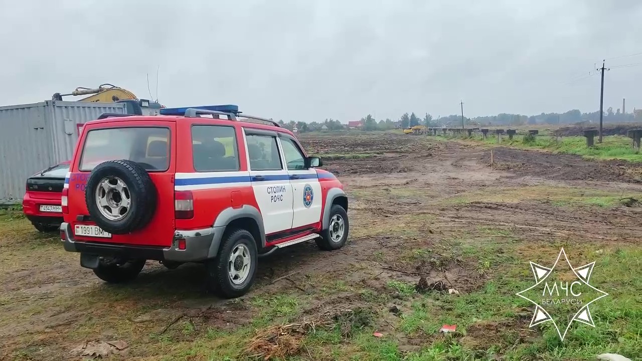 Трубопровод прорвало в Столинском районе. Без воды остались жилые дома и детские учреждения