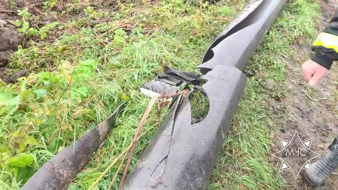 Трубопровод прорвало в Столинском районе. Без воды остались жилые дома и детские учреждения