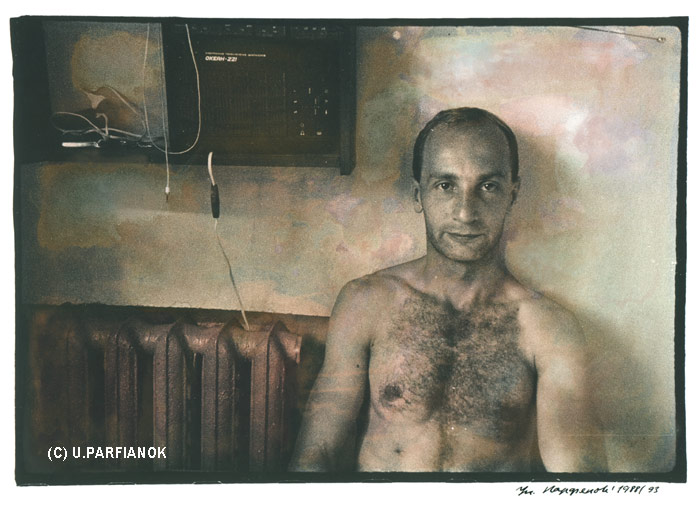 Сёння споўнілася б 67 гадоў Уладзіміру Парфянку — фатографу і выбітнаму дзеячу беларускай фатаграфіі. Распавядаем пра яго знакавую серыю Persona non grata