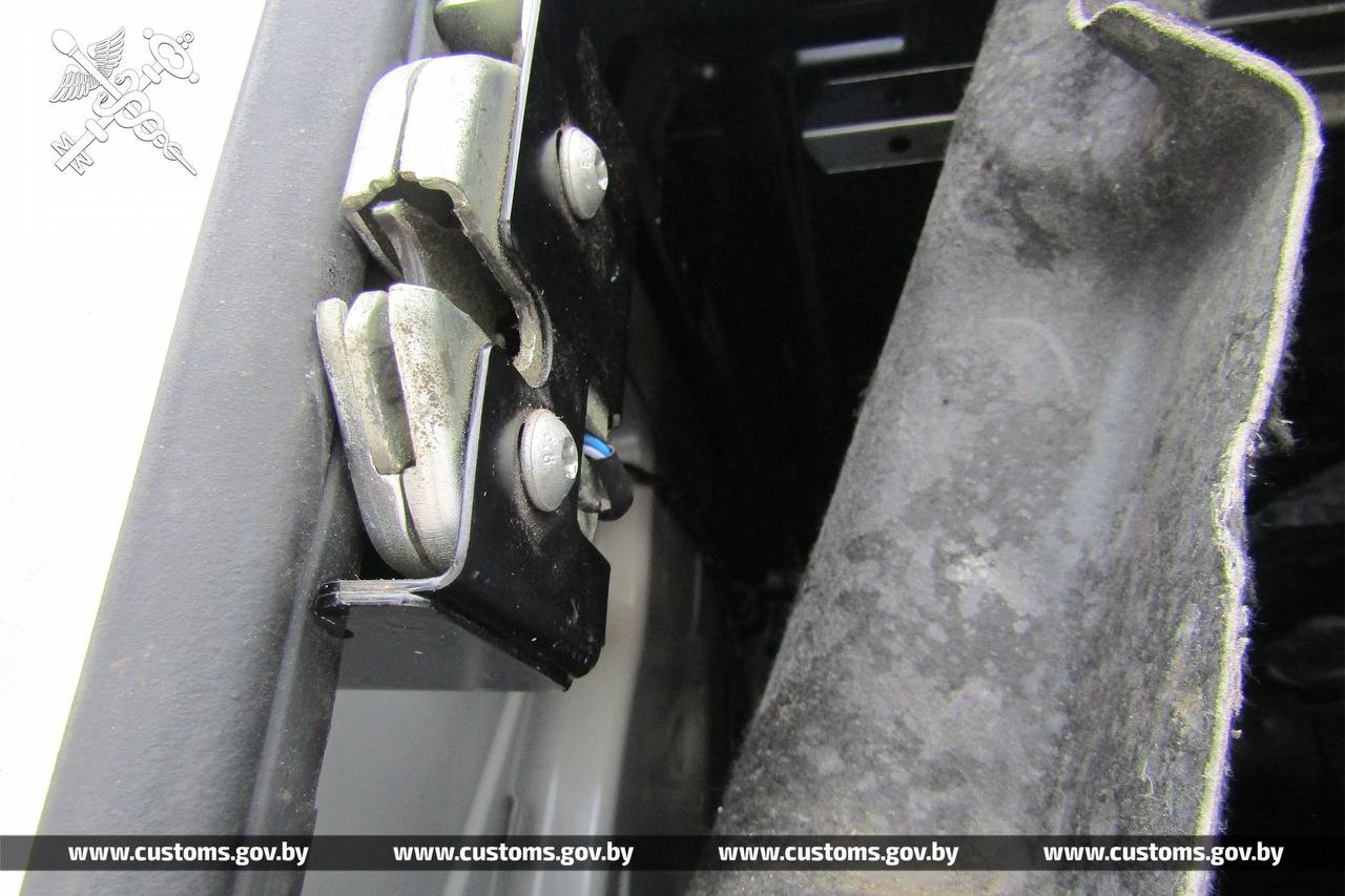 Таможня не позволила дальнобойщику тайно провезти ноутбуки