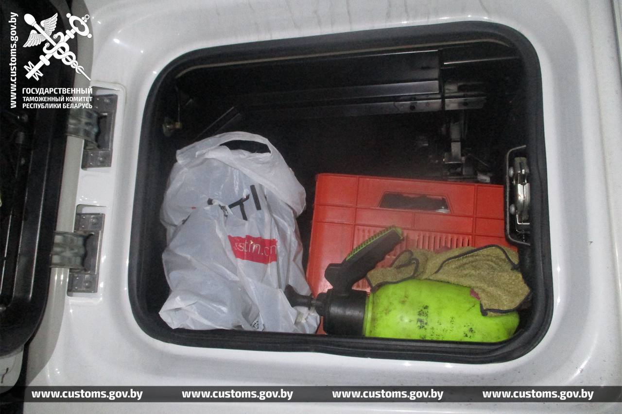 Таможня не позволила дальнобойщику тайно провезти ноутбуки