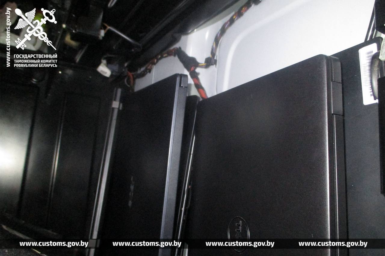 Таможня не позволила дальнобойщику тайно провезти ноутбуки