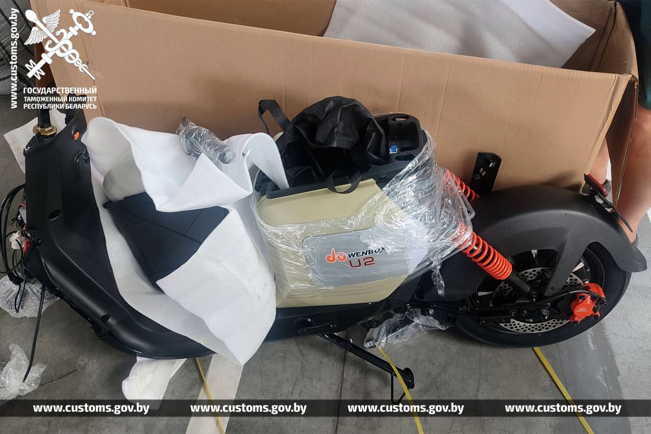 Таможня не пустила в Беларусь партию одежды и обуви из России