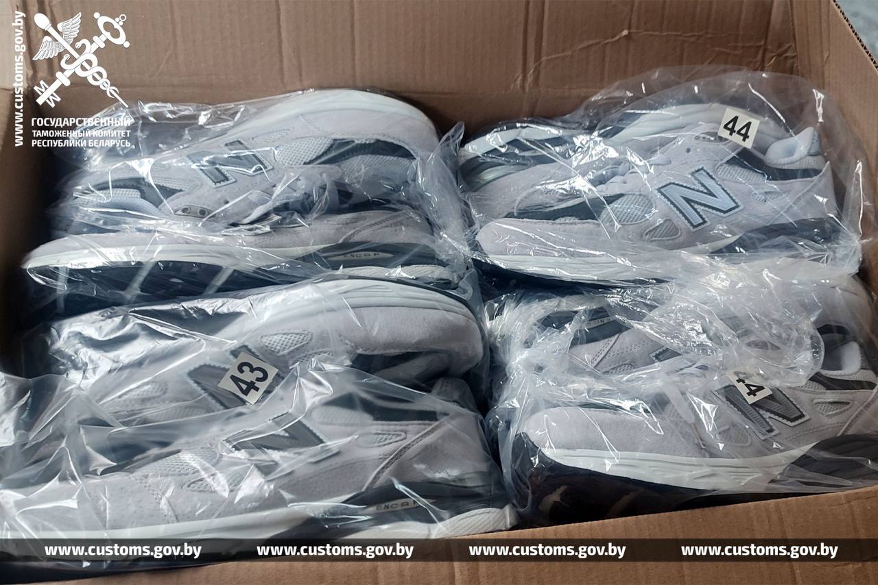 Таможня не пустила в Беларусь партию одежды и обуви из России