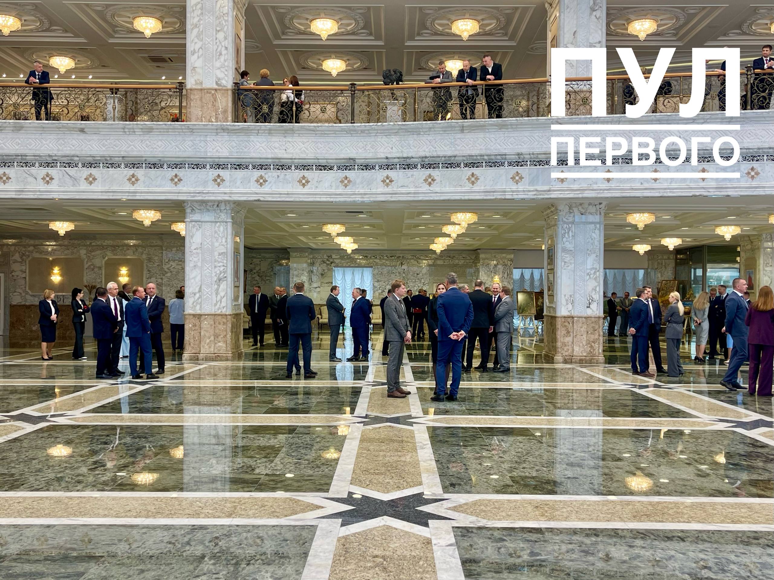 Лукашенко собрал большое совещание с банками