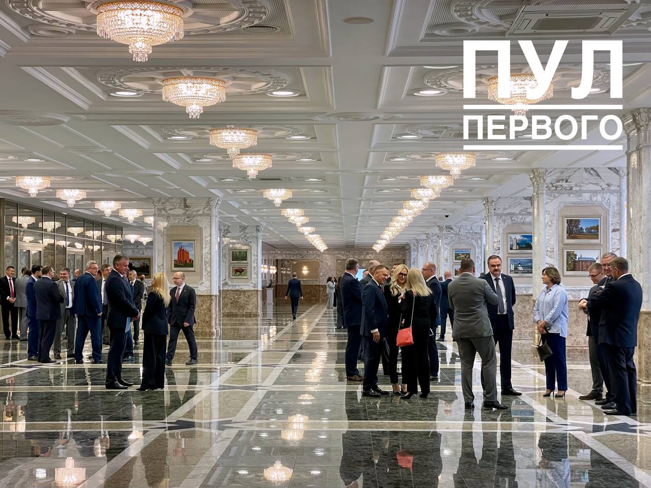 Лукашенко собрал большое совещание с банками