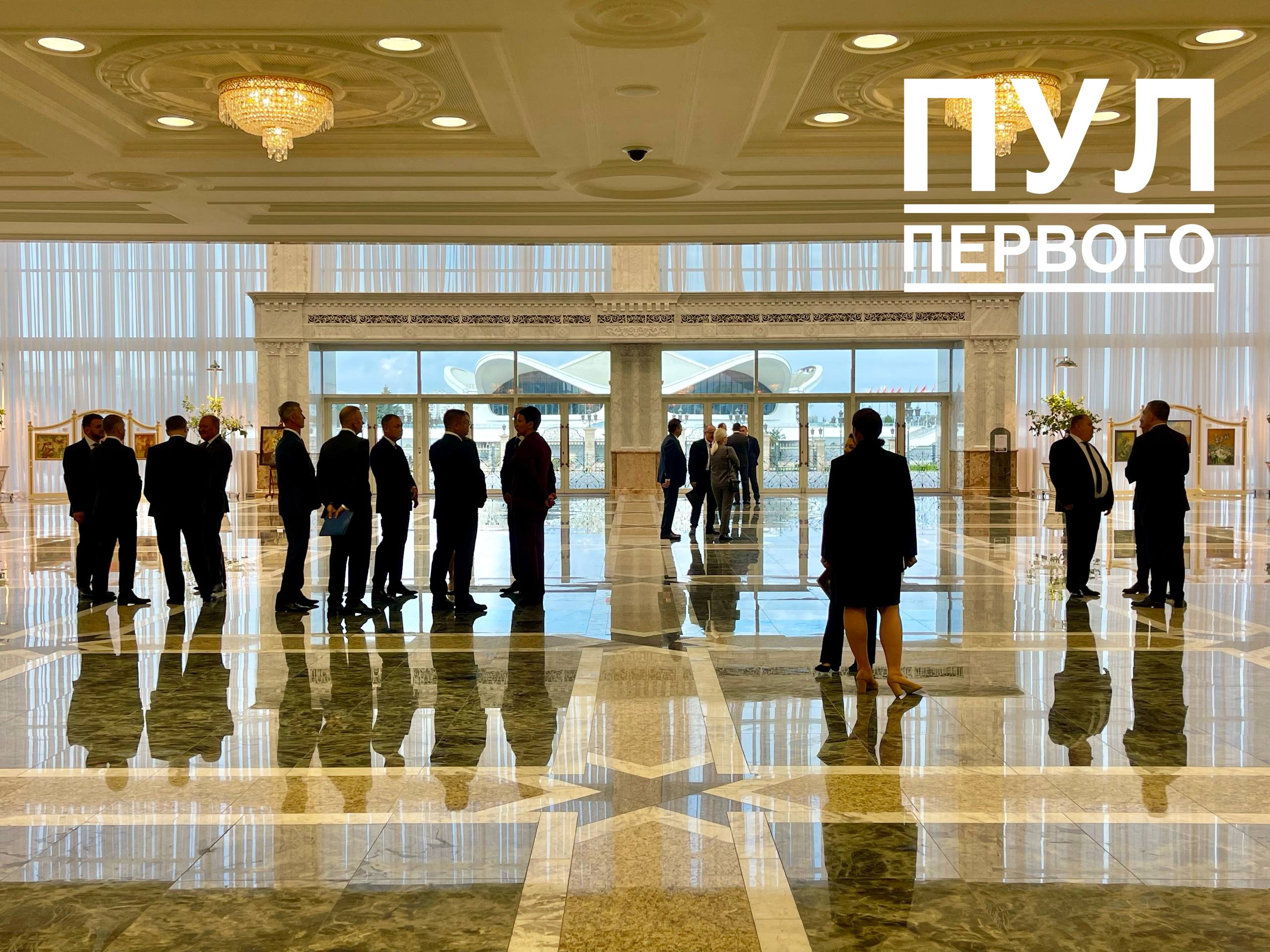 Лукашенко собрал большое совещание с банками