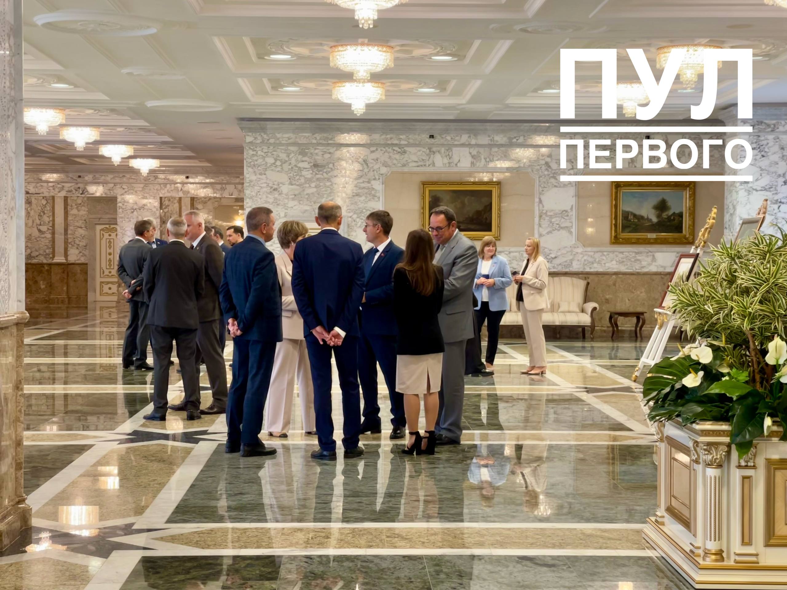 Лукашенко собрал большое совещание с банками