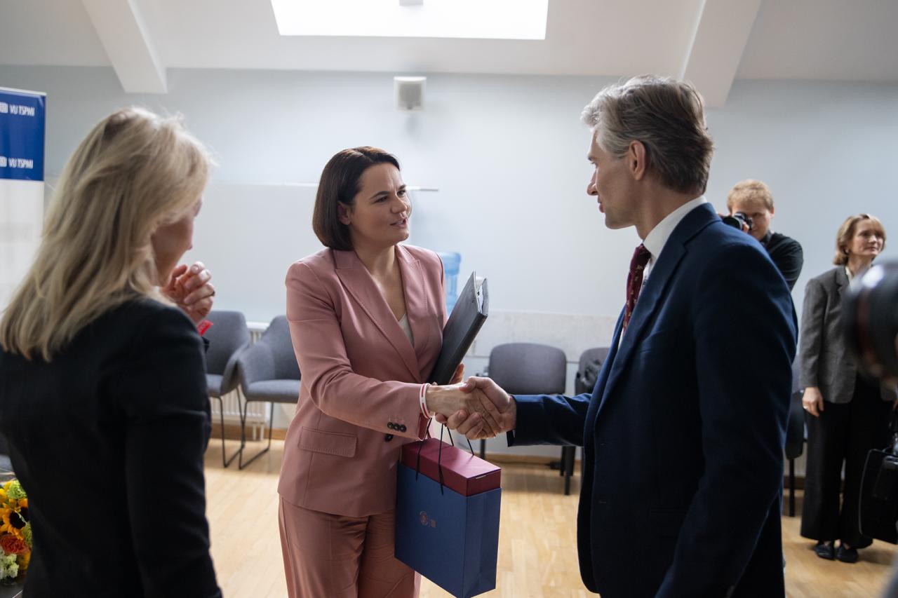 Тихановская: Беларусь находится в центре кризиса и может стать частью решения