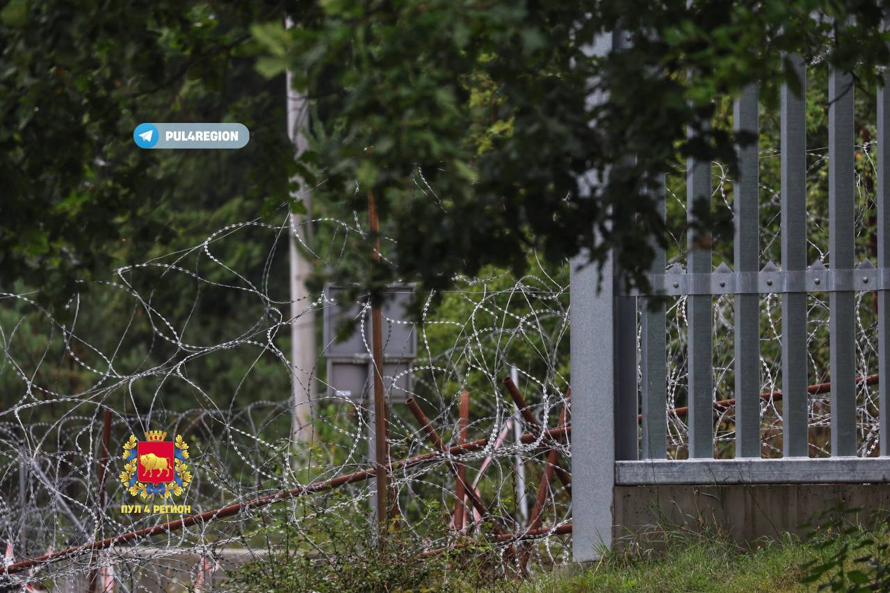 «Колючка» на железнодорожных путях на границе с Беларусью - фотофакт