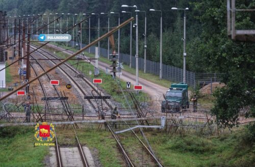 Перекрытый железнодорожный переход на беларусско-польской границе