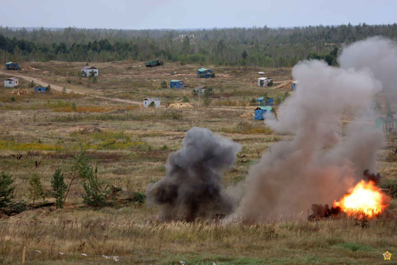 Военный атташе США наблюдает за учением "Запад-2025"