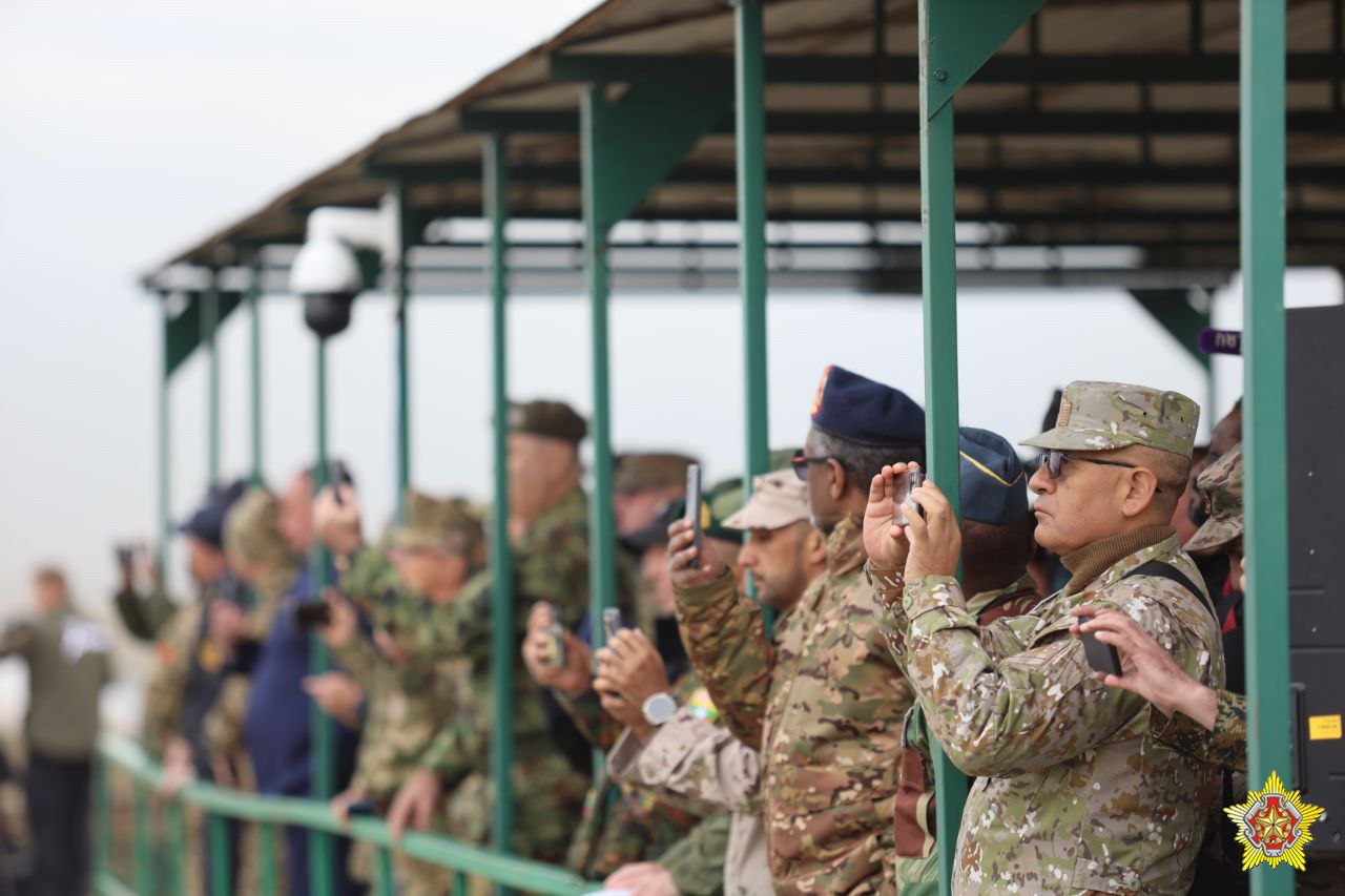 Военный атташе США наблюдает за учением "Запад-2025"