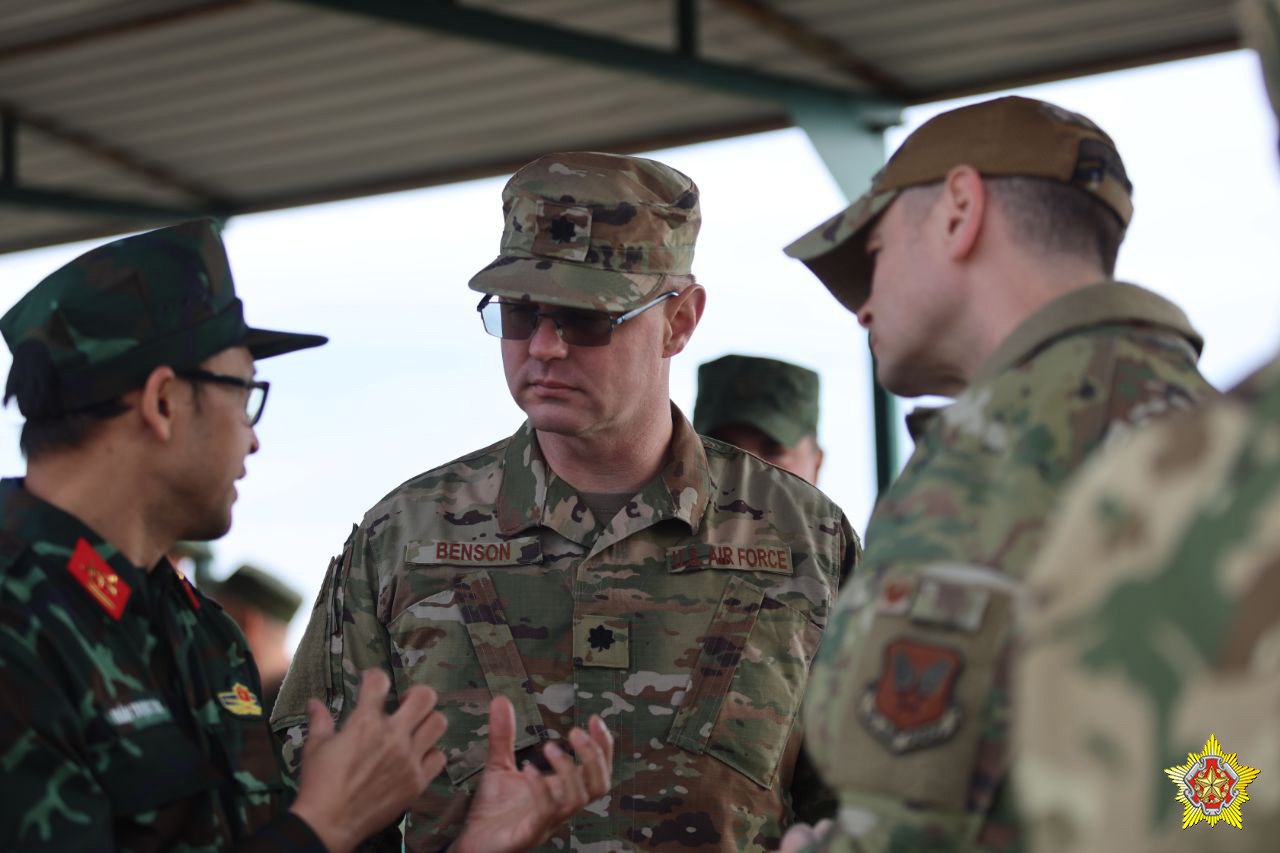 Военный атташе США наблюдает за учением "Запад-2025"