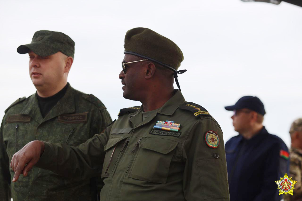 Военный атташе США наблюдает за учением "Запад-2025"