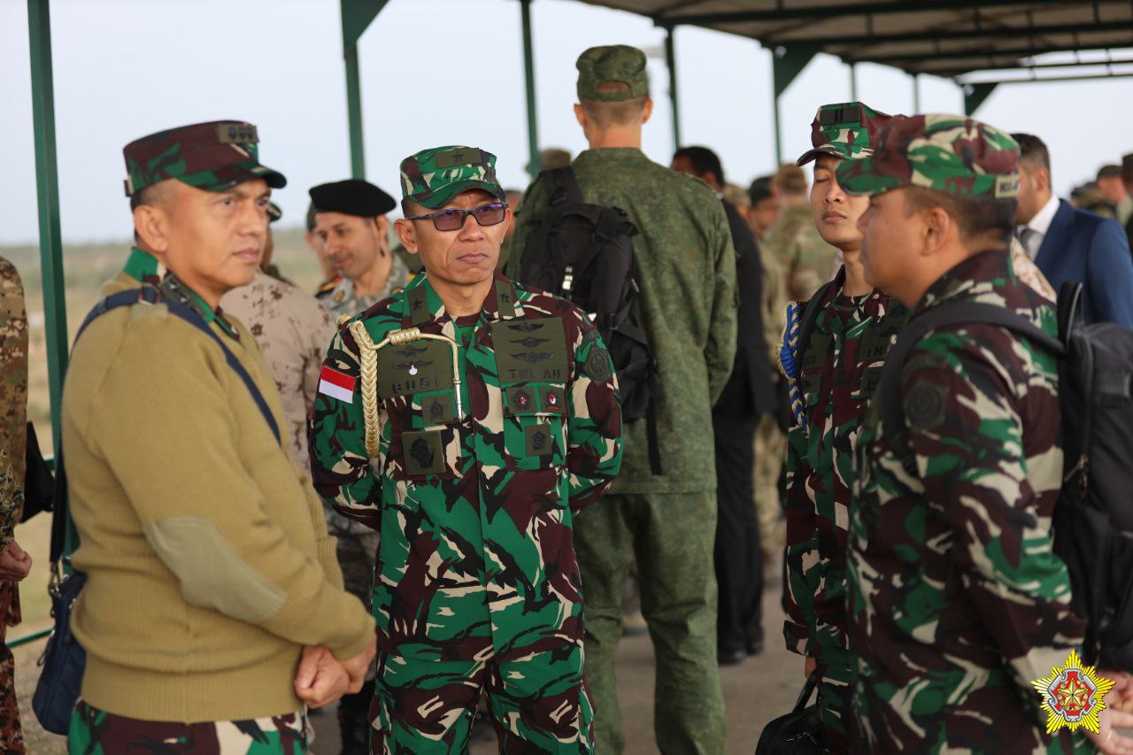 Военный атташе США наблюдает за учением "Запад-2025"