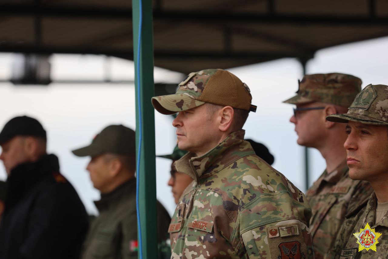 Военный атташе США наблюдает за учением "Запад-2025"