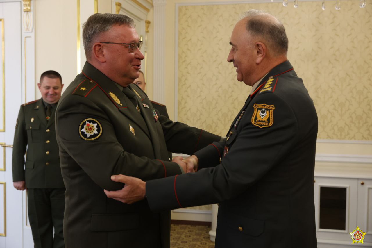 Начальники Генштабов Беларуси и Азербайджана обсудили военное сотрудничество
