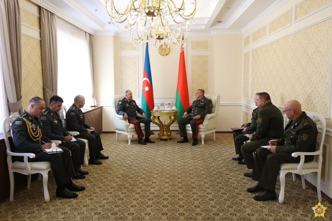 Начальники Генштабов Беларуси и Азербайджана обсудили военное сотрудничество