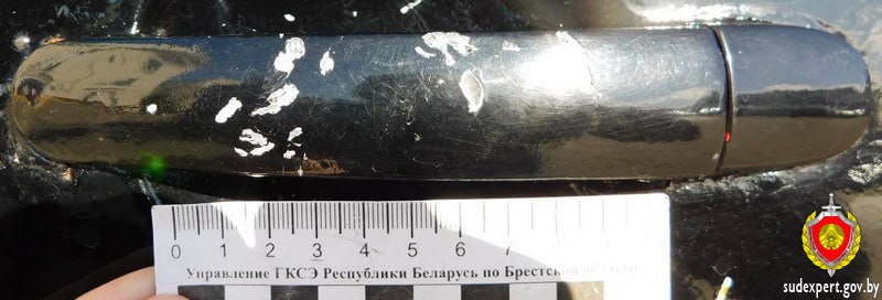 Жительница Барановичей хотела попасть горшком в мужчину, а повредила чужой автомобиль