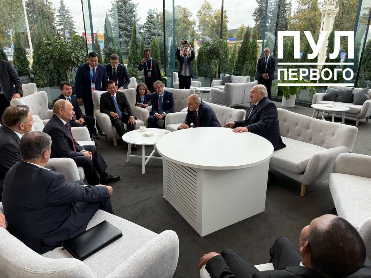 Лукашенко и Пашинян пожали руки