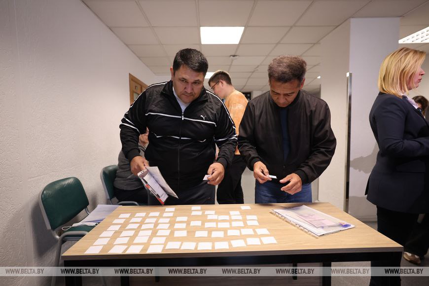 На первый экзамен для мигрантов пришло около 200 человек