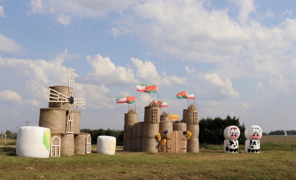 Замки из соломы и не только. Лучшую конструкцию к "Дажынкам" выбирают в Минской области