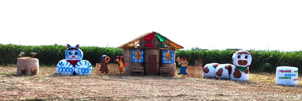 Замки из соломы и не только. Лучшую конструкцию к "Дажынкам" выбирают в Минской области